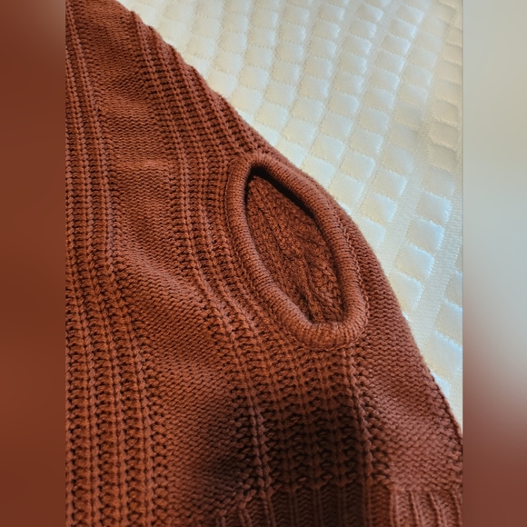 Cape - Picture 4 of 6